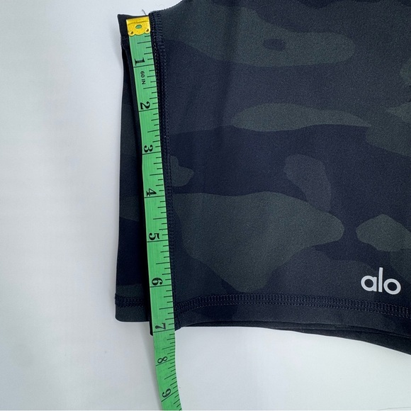 ALO Yoga Camo Biker‎ Shorts, Size Small - Picture 5 of 10